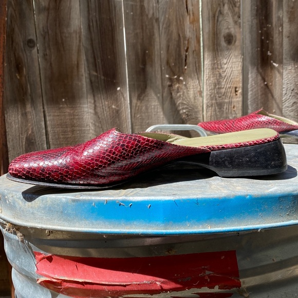 1990’s J.Crew Vintage Red Snakeskin Sandals Slides - Picture 4 of 6